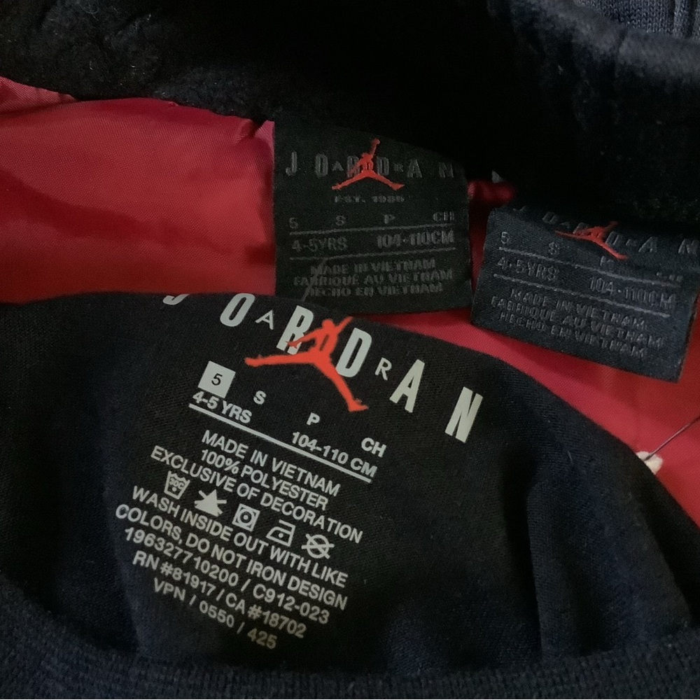 Jordan boys 3pc set size 5(NWT) - Picture 5 of 6